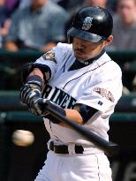 Mariners' Ichiro drops to second in AL leading hitters